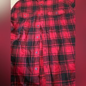 It’s a red flannel. Size large. It’s brand new never wore.